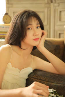 晚上打扑克做运动的视频